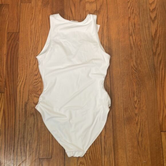 Andie Swimsuit The Malibu One Piece Swimsuit White size M NWT - Picture 3 of 6